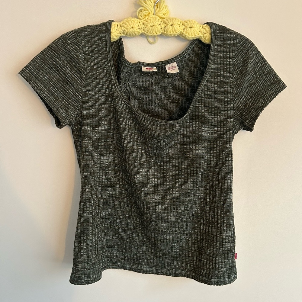 Levi’s women Ripped Green Top Size Large